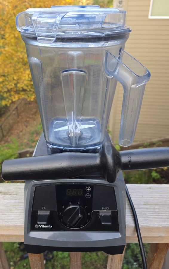 Vitamix Venturist blender. Please Read Entire Post. 