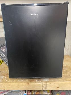 Galanz 2.7 cubic ft fridge black