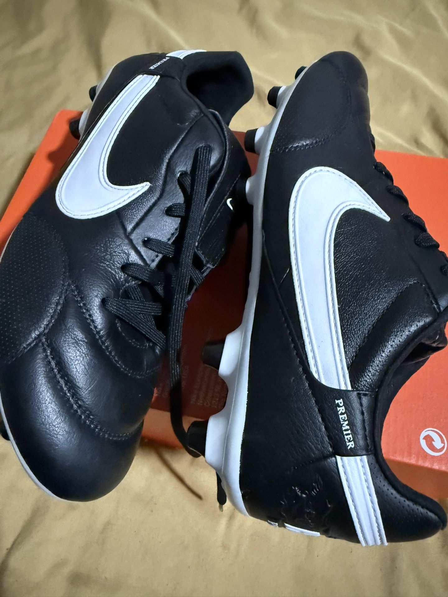 Nike Premier Size 7 $ 70