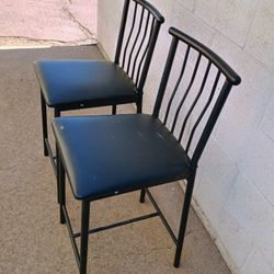 2 Very Nice Metal Kitchen Chairs With Vinyl Seat Covers In Great Shape