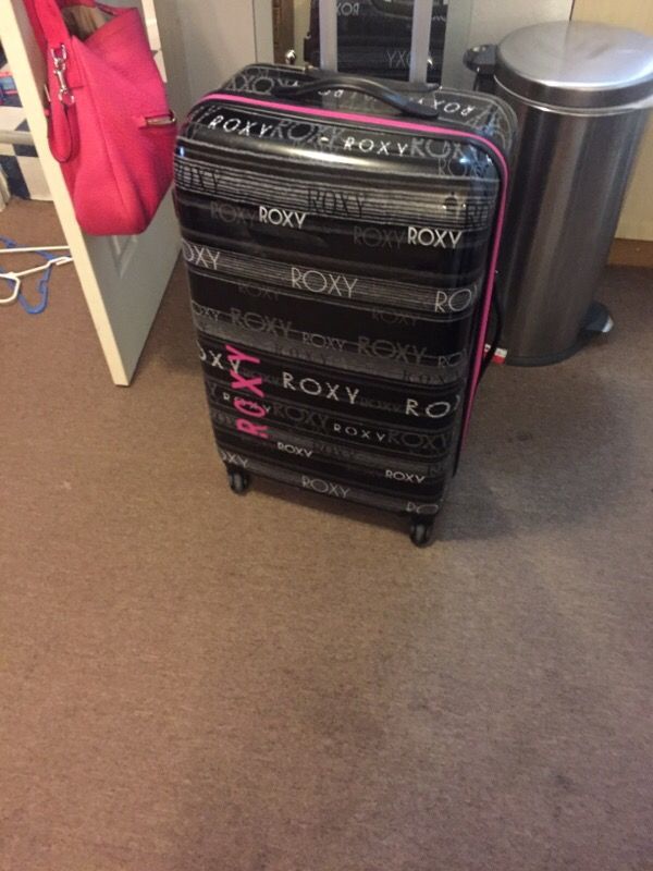 ROXY Hard Shell Suitcase on Wheels w retractable handle for Sale in San Jose CA OfferUp