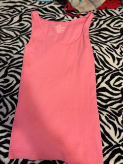 pink tank top