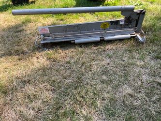 Flooring cutter