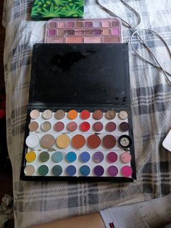 James Charles make up palette