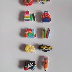 SCHOOL CROC CHARMS 