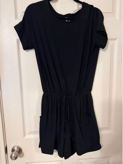 Zenana size small romper (fits like a medium) nwot