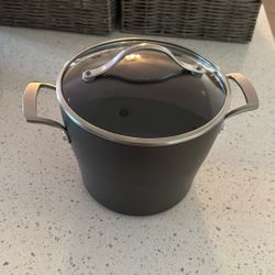 Calphalon Lg. pot w Lid 7.5 L/8qt