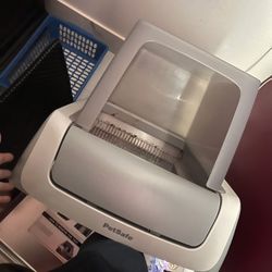 Pet Safe Self Cleaning Kitty Litter Boxes. They Come Woth The Litter And The Litter Catcher Pads.cost Over $700 For Everythingettubg 