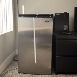 Mini Fridge w/ Freezer, Adjustable Shelf & Can Dispenser – Great Condition
