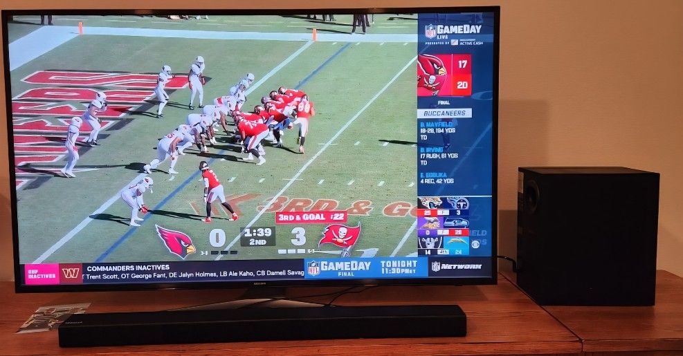 SAMSUNG 55" TV & SPEAKERS