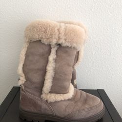 Women’s Ugg Boots Size 8