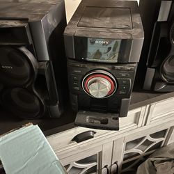 Old School Stereo With Cassette 