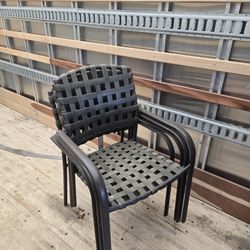 4 Lawn Chairs In Great Condition 