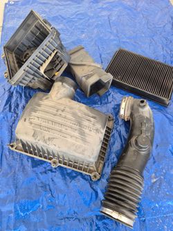 2022 Ram 1500 air filter housing with air duct