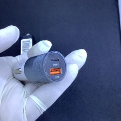 Compact Dual Port Quick Charge Car Charger 