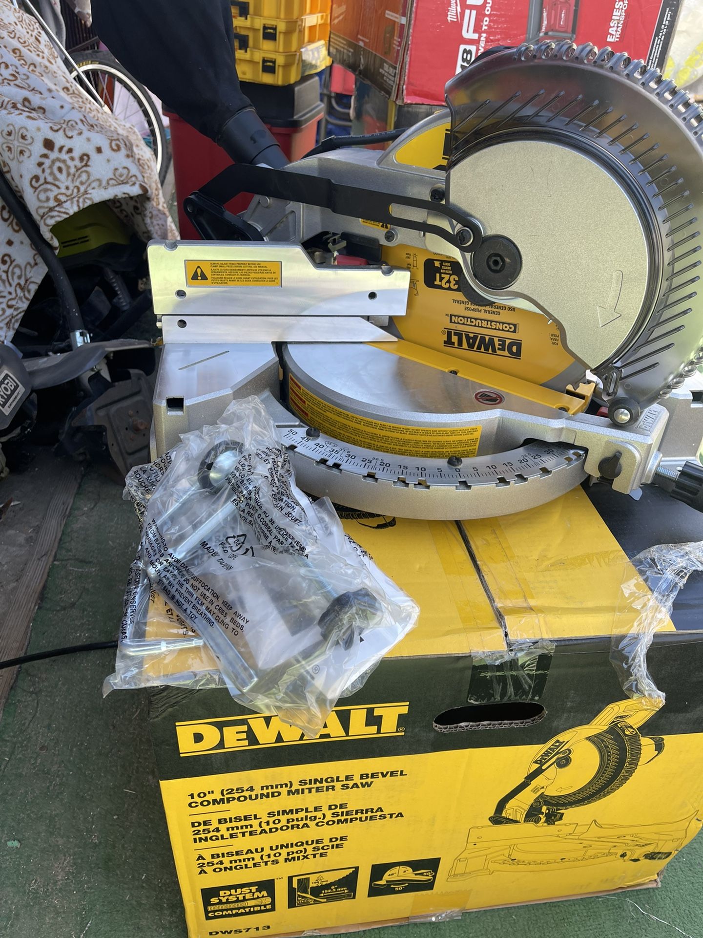 DEWALT 15 Amp Corded 10 in. Compound Single Bevel Miter Saw
