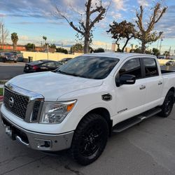 2017 Nissan Titan 