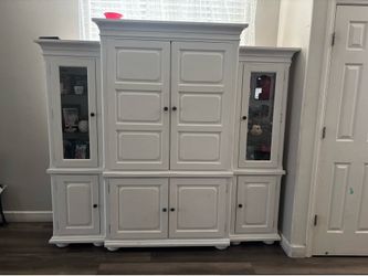 Entertainment center