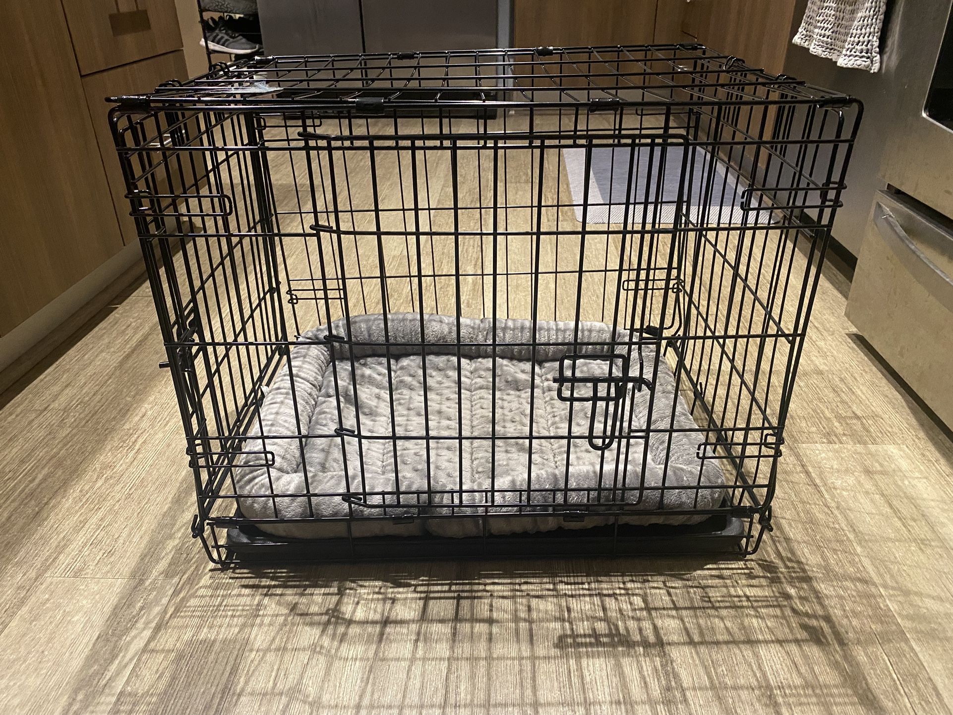 Metal Dog Crate and Plush Mat 