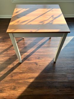 Selling an IKEA Dining table in like new condition
