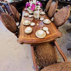 AICO By Michael Amini EXCELSIOR Dinning Room Set With 8 Chairs - GA