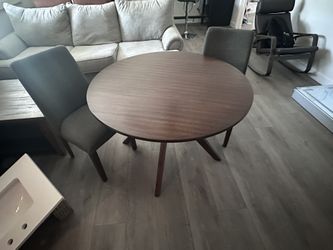 Round Table With 4 Chairs