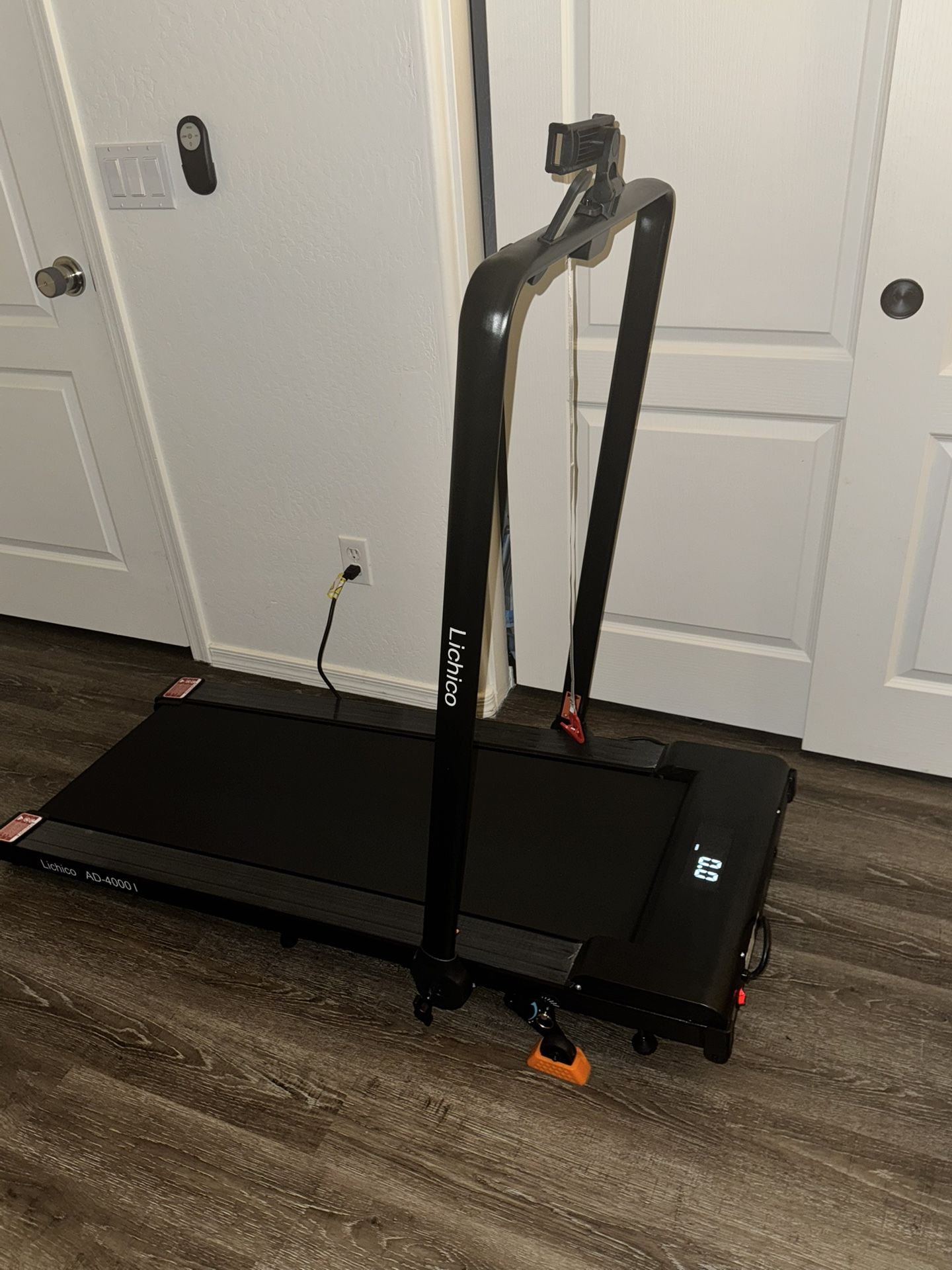 Treadmill With Incline Like New, Used 3 Times Only