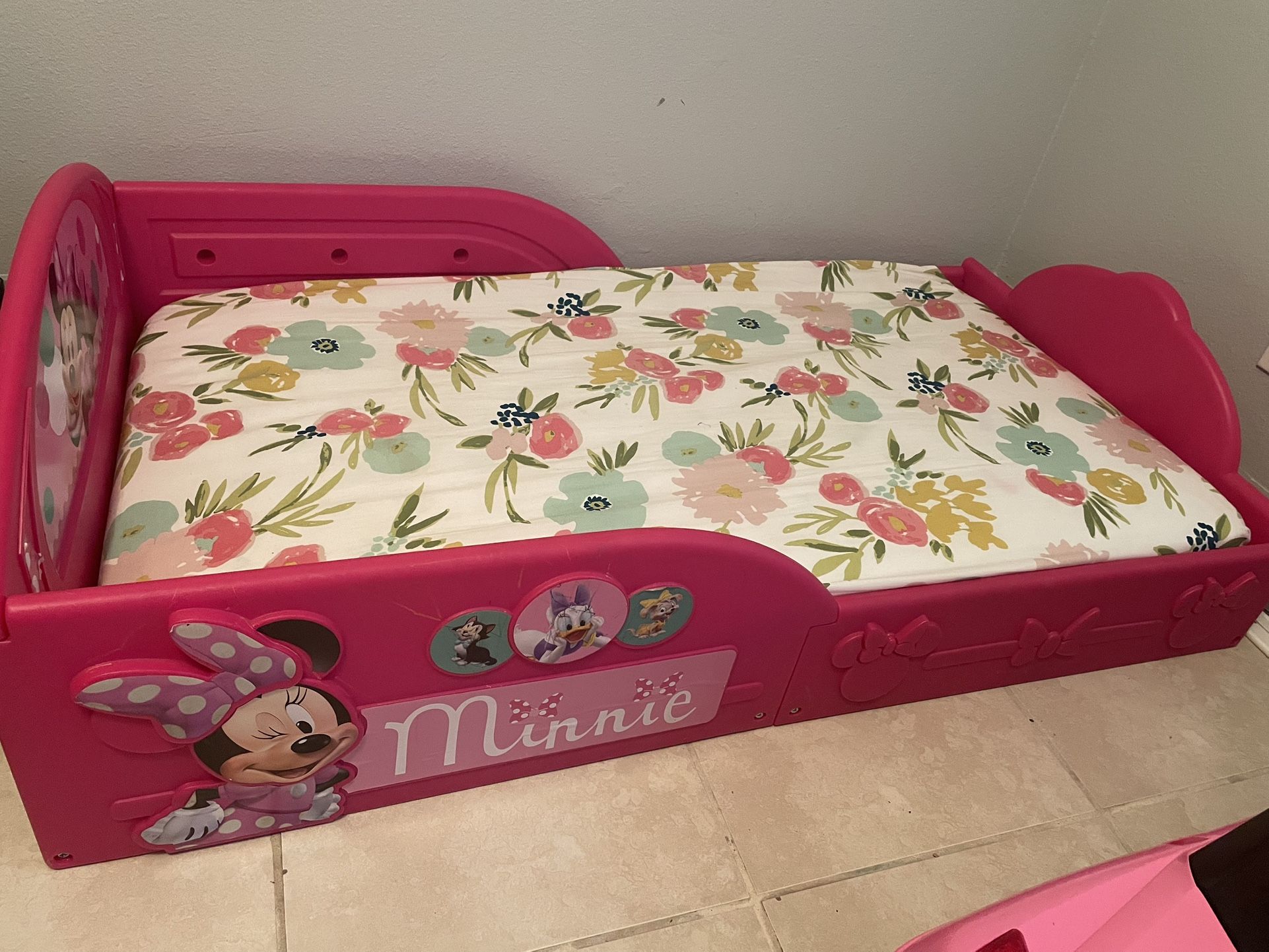 Minnie Mouse Toddler Bed