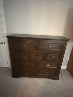Samson International 9 drawer dresser