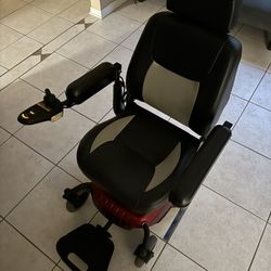 Like new  Merits personal transporter, portable Wheelchair, Electric Medical Scooter, Must see !