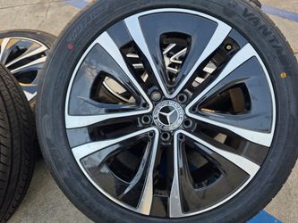 OEM 18" MERCEDES BENZ C300 2024 wheels  & new tires