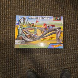 Mario kart Hotwheels NIB