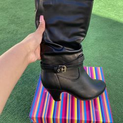 Girl boots Size 4