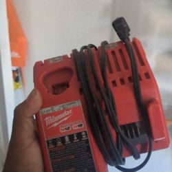 Milwaukee M18 & M12 Charger 