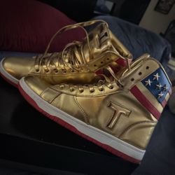 Air Trump gold sneaker
