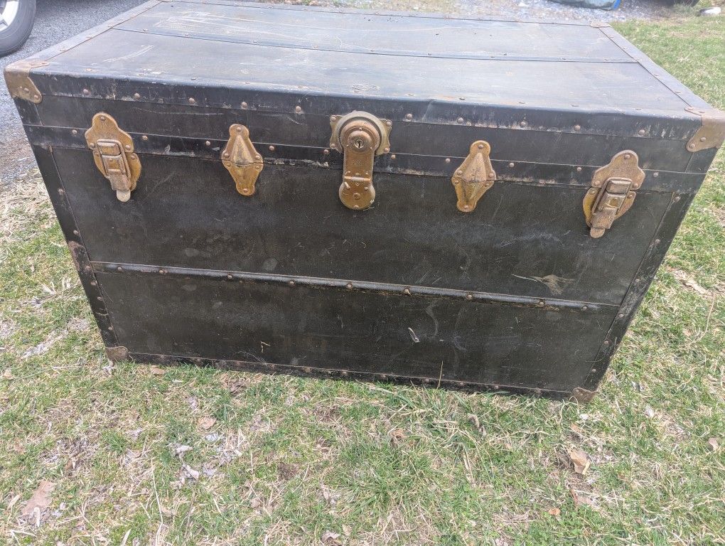 Antique Beals And Selkirk Trunk Coffee Table Storage