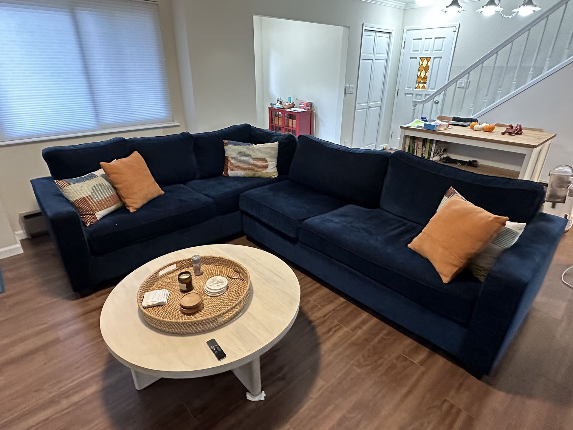 L-Sectional Sofa / Couch 