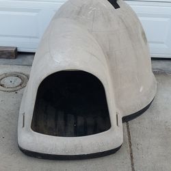 Petmate Large Igloo Dog House