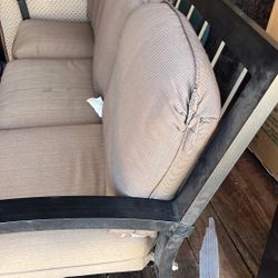 Metal Sofá With Cushions 