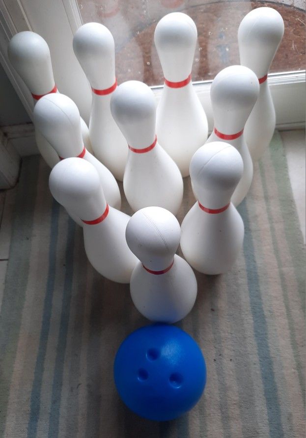 Kids plastic 17" tall bowling set