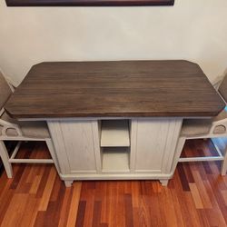 Dining Room Table & Chairs: Counter height
