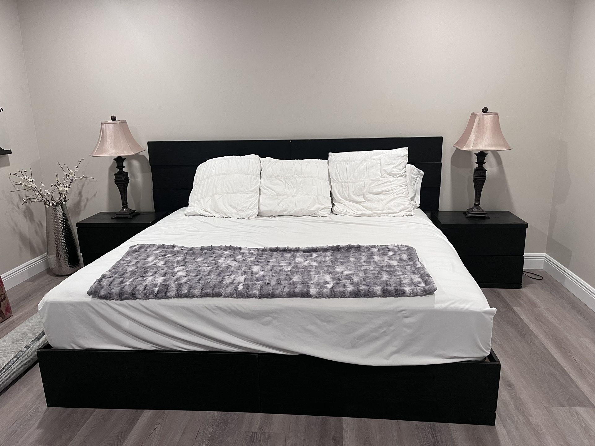 KING Size Wooden Bed Frame And mattress 