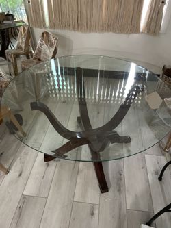 Z gallery Dinning Table Seats 6