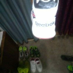Reebok High Top Tennis Shoes Size 4 Boys