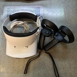 VR Headset With Controllers