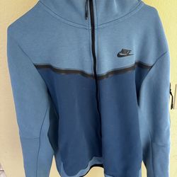 Nike Tech