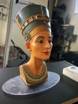 Nefertiti bust