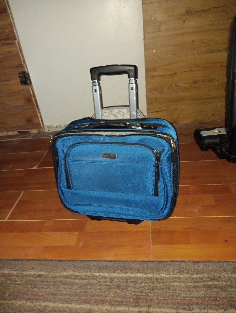Kenneth Cole Reaction Rolling Carry-on Bag