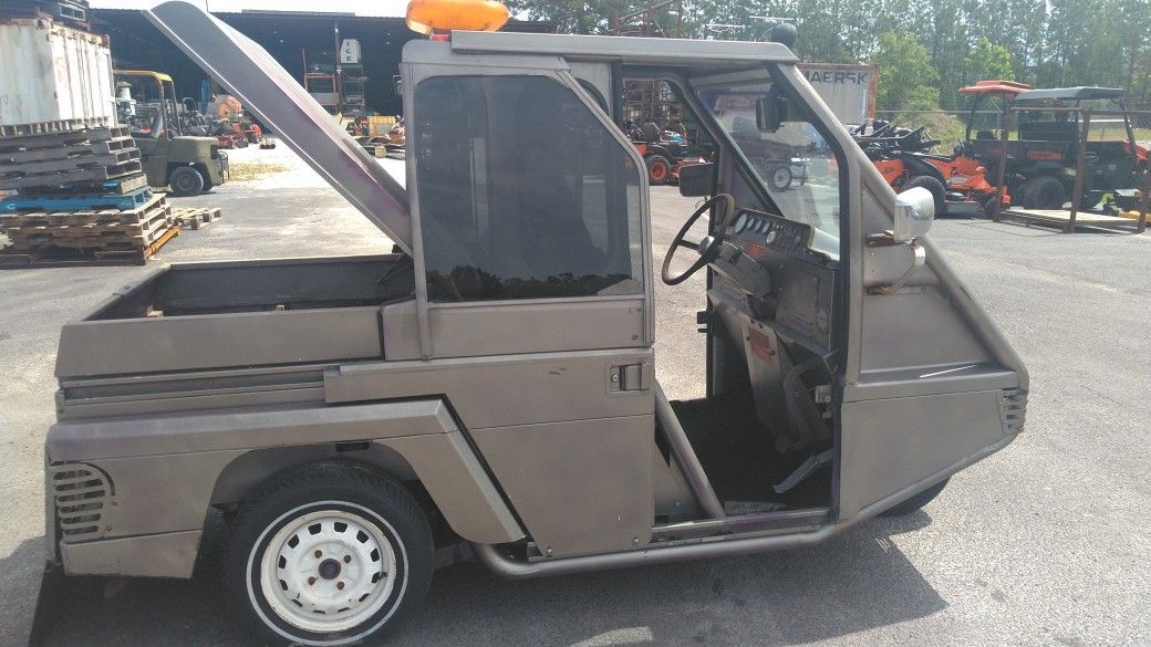 3 wheeler with a four-cylinder engine.
