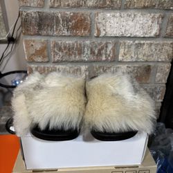 Women’s Fuzzy Slides 